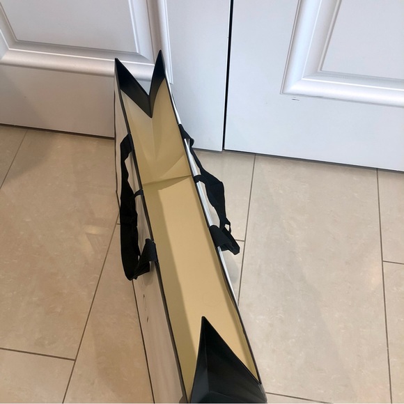 Authentic GUCCI large gift bag. Excellent condition. - Picture 5 of 7